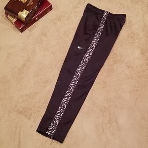 NIKE boy's Therma-Fit track pants, sweatpants